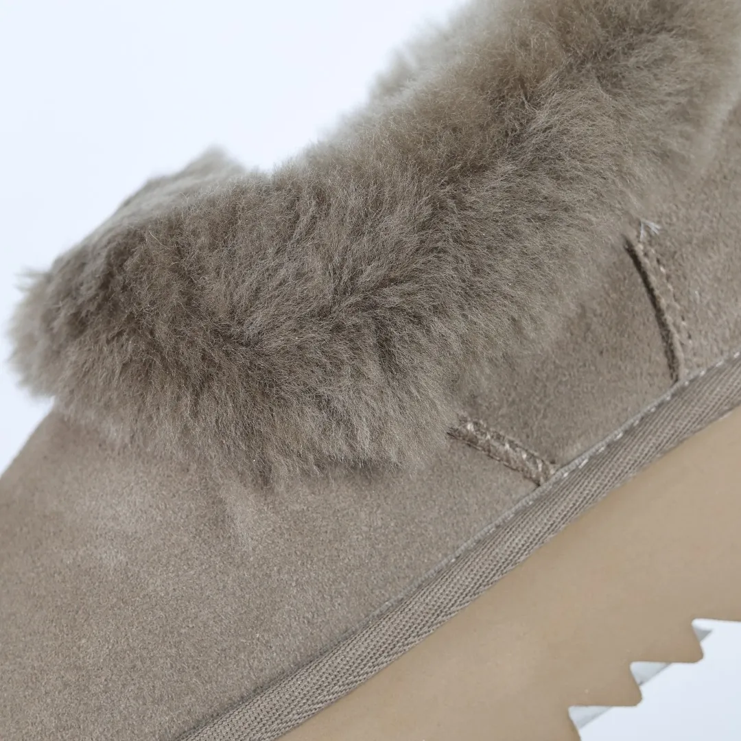 Pick up locally 💰580 Core recommendation Good price It is a very suitable choice for home use. In recent years, uug has launched a series of styles, which are partially geared towards the preferences of young consumers and have also moved to the forefront of fashion trends. Shoe body material: water-repellent coated suede upper, 17 mm UGGPURE™ implantable wool insole, lightweight non-slip and comfortable rubber outsole, with brand LOGO and trademark, with full packaging Size: 35 36 37 38 39 40